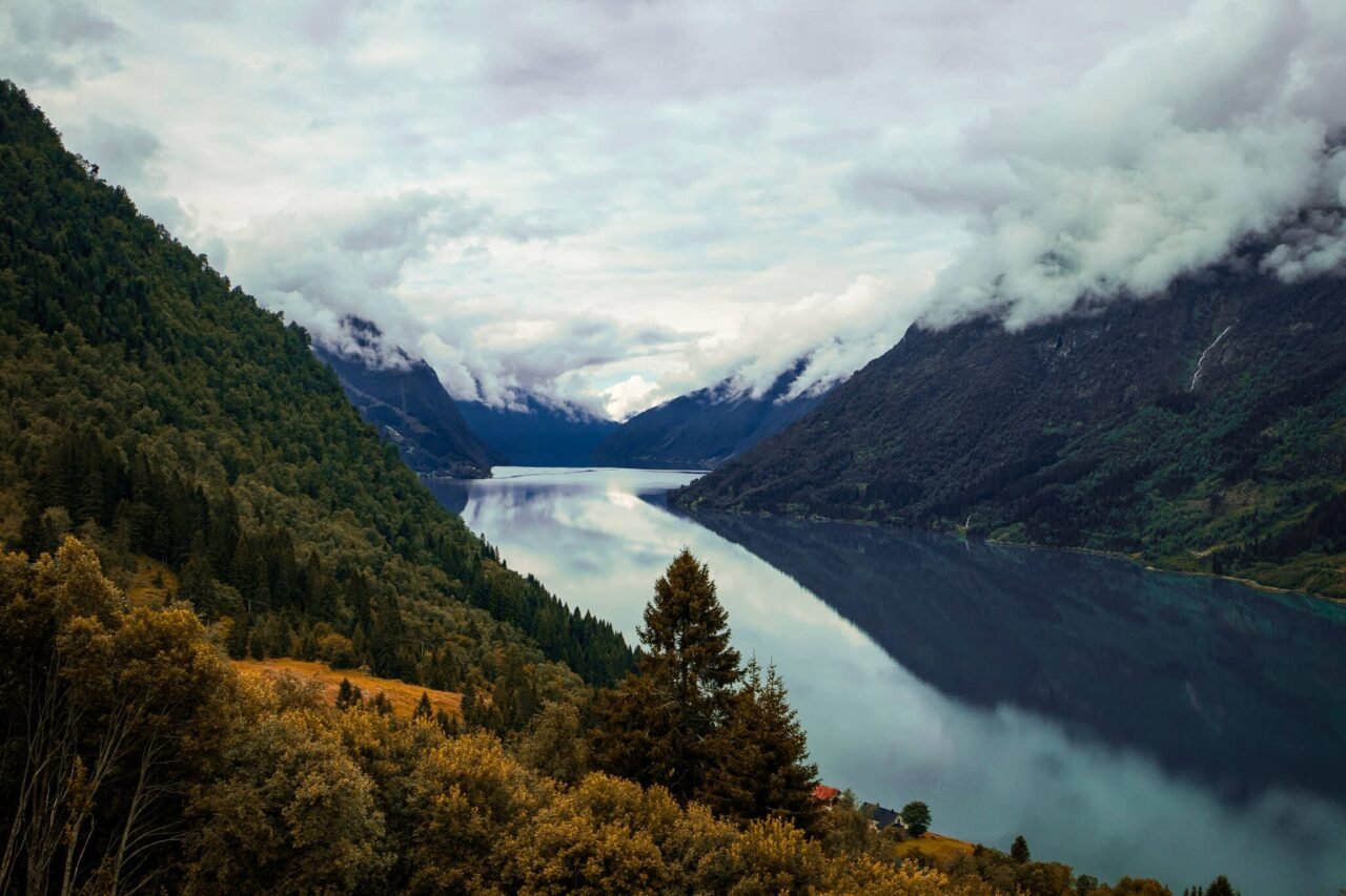 Kempování v Norsku aneb skutečný příběh divokého kempování s obytňákem 4 Vyhlídka Fjærlandsfjorden