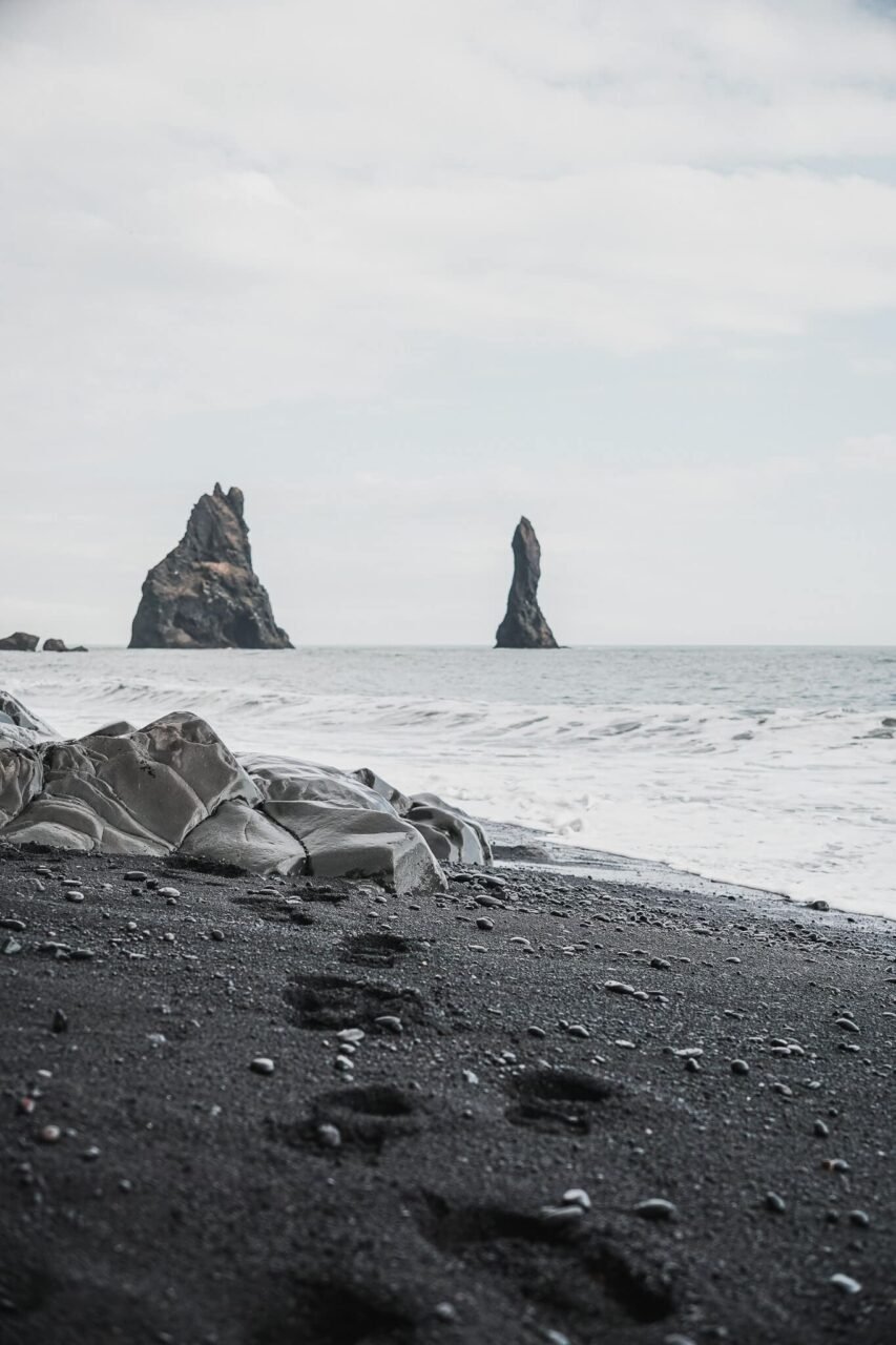 Reynisfjara jako jediná pláž na Islandu s černým pískem? Ale kdepak! 3 Reynisjara