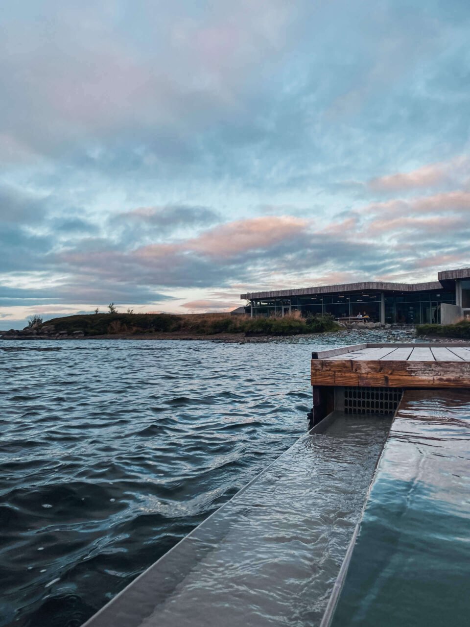 5 nejkrásnějších geotermálních lázní na Islandu 7 Vök Baths