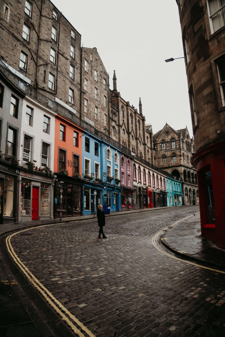Novinka pro rok 2025: Povolení ETA do Spojeného království – co to znamená pro české turisty? 5 Prodloužený víkend v Edinburghu, srdci Skotska