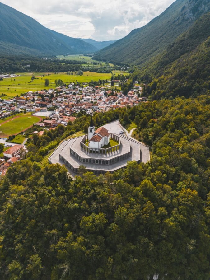 Kostnice Kobarid