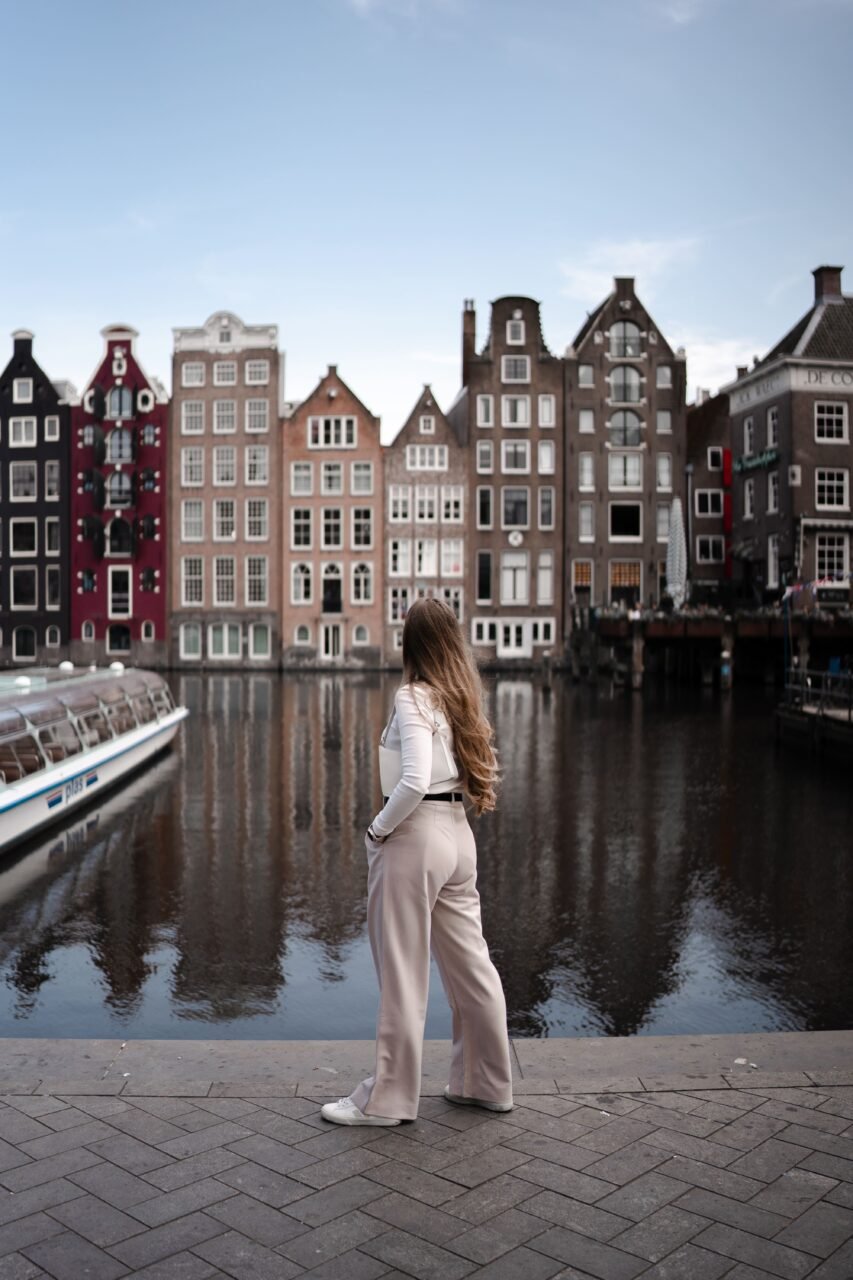 Amsterdam jako jedno z nejkrásnějších měst Evropy, na jaře navíc s tulipány
