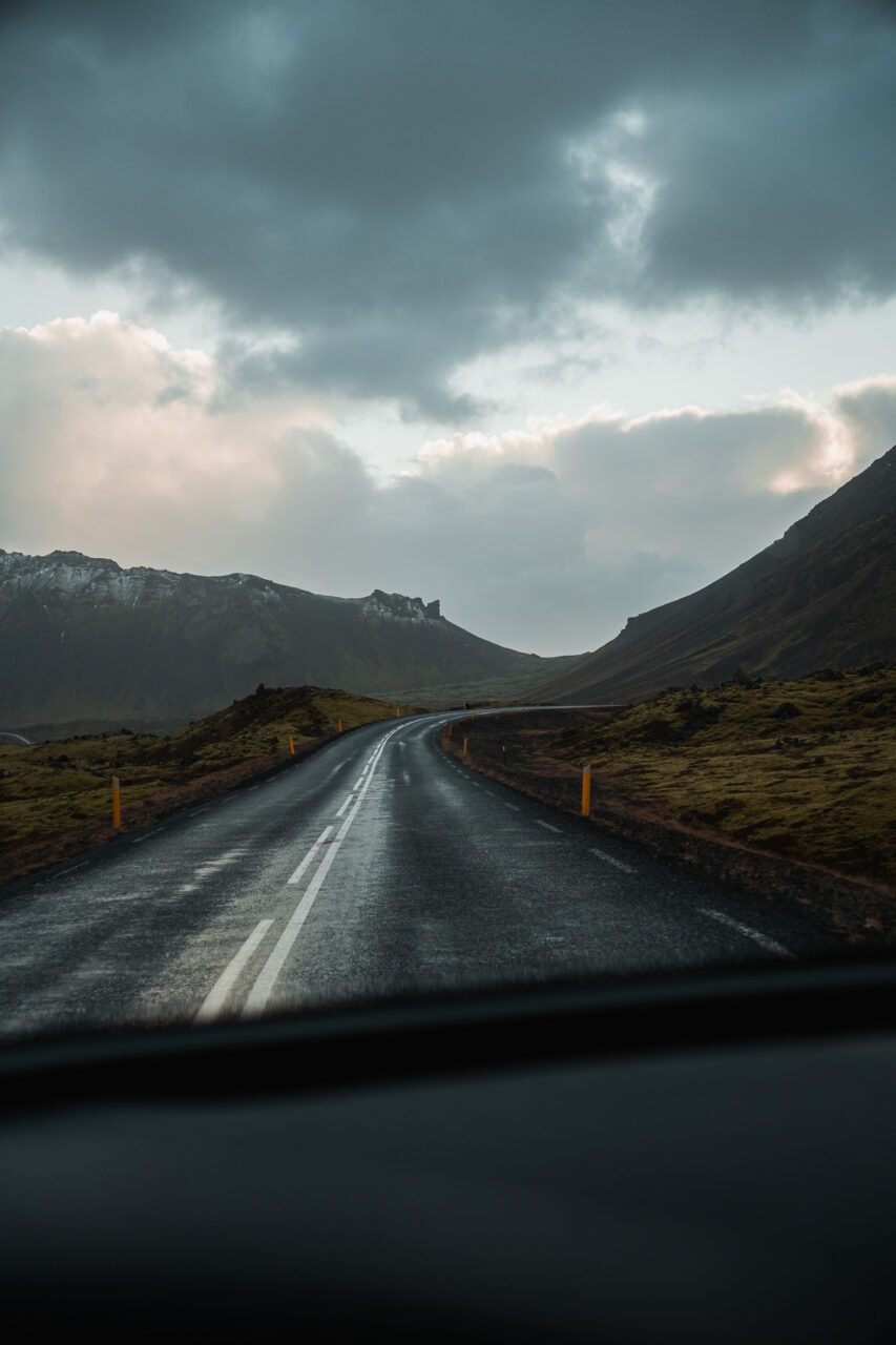 5 reasons to rent a car in Iceland and how to save easily